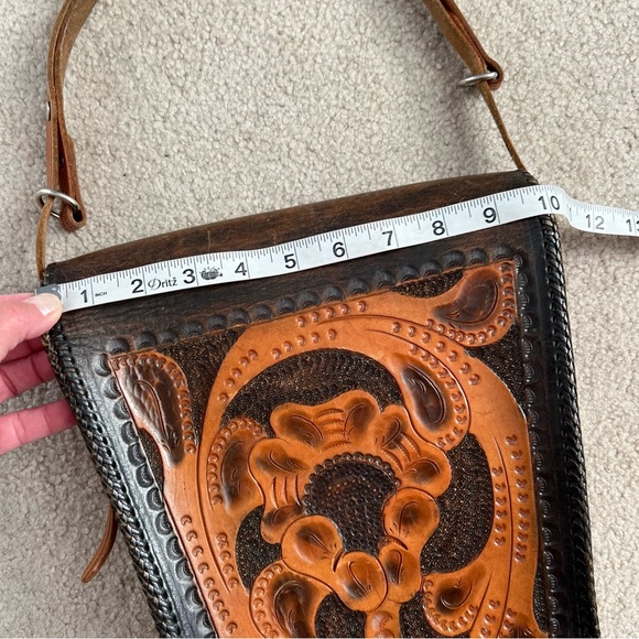 Vintage 60s Clifton’s Hand Tooled Leather Brown Caramel Adjustable Shoulder Bag - Picture 5 of 16